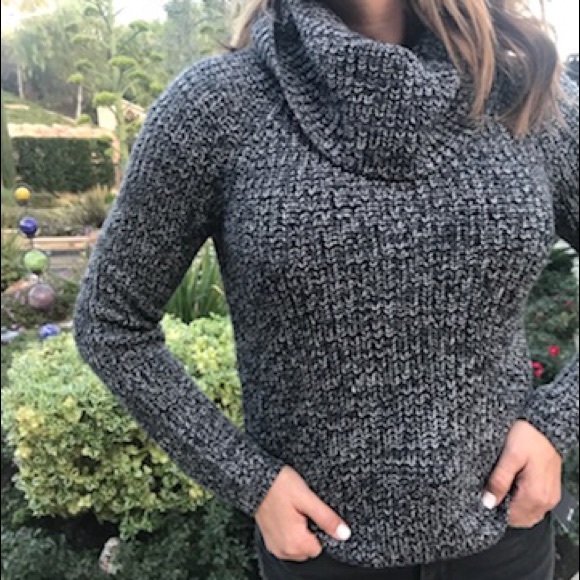 NWT Gray Cropped Turtleneck Sweater - Picture 2 of 3